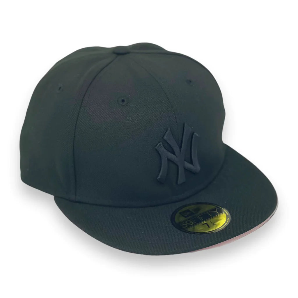 New York Yankees Black on Black 59Fifty Fitted Hat